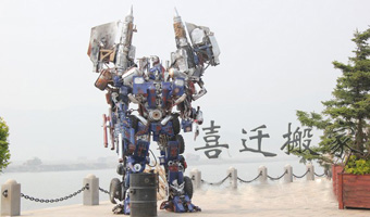 <b>重12噸鐵藝變形金剛組裝搬運</b>