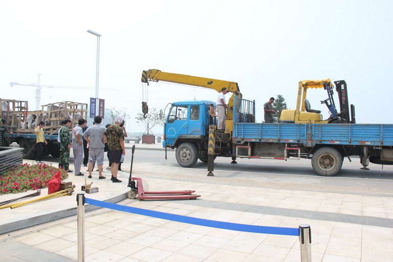 重12噸鐵藝變形金剛組裝搬運