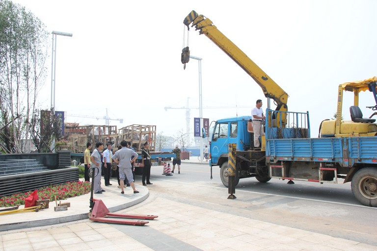 重12噸鐵藝變形金剛組裝搬運