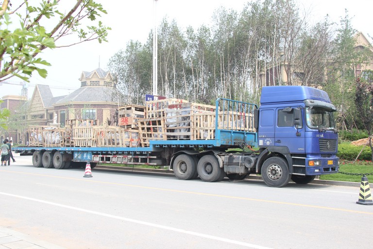 重12噸鐵藝變形金剛組裝搬運