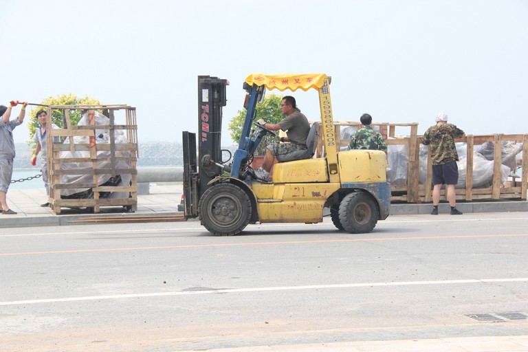 重12噸鐵藝變形金剛組裝搬運