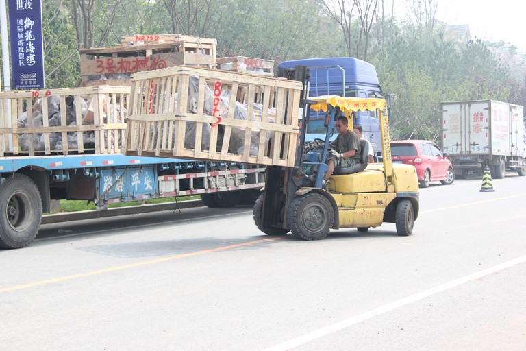 重12噸鐵藝變形金剛組裝搬運