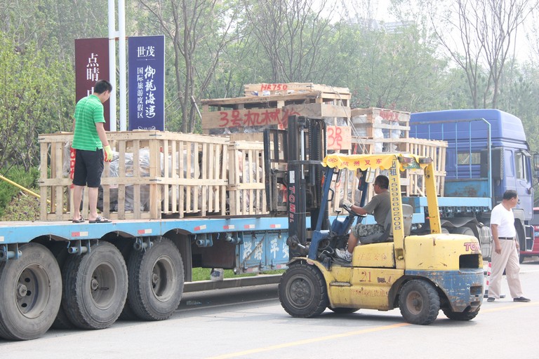 重12噸鐵藝變形金剛組裝搬運