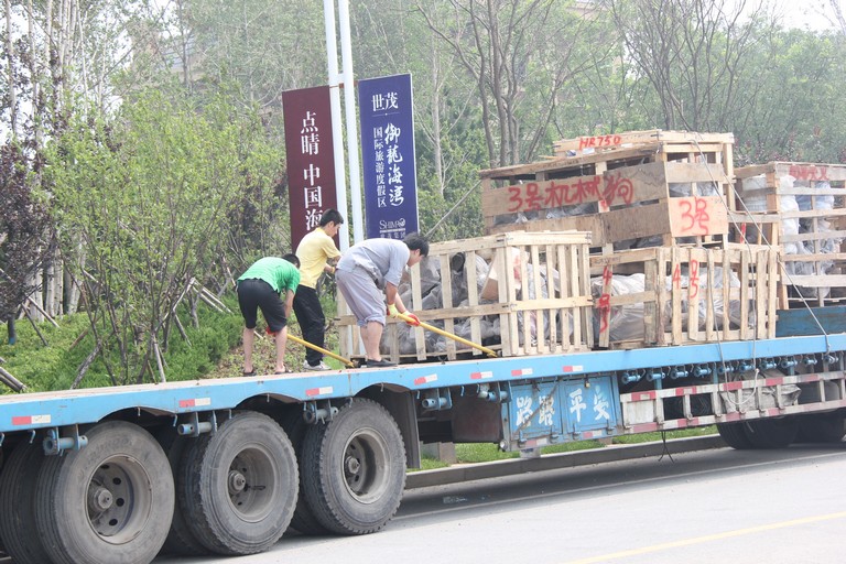 重12噸鐵藝變形金剛組裝搬運
