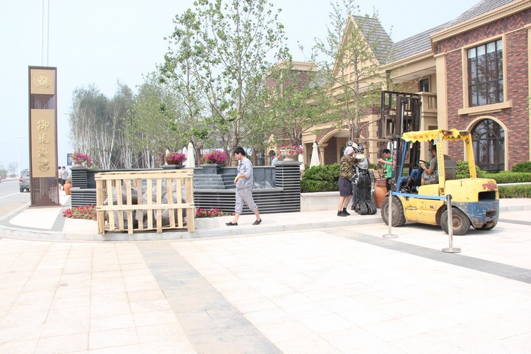 重12噸鐵藝變形金剛組裝搬運