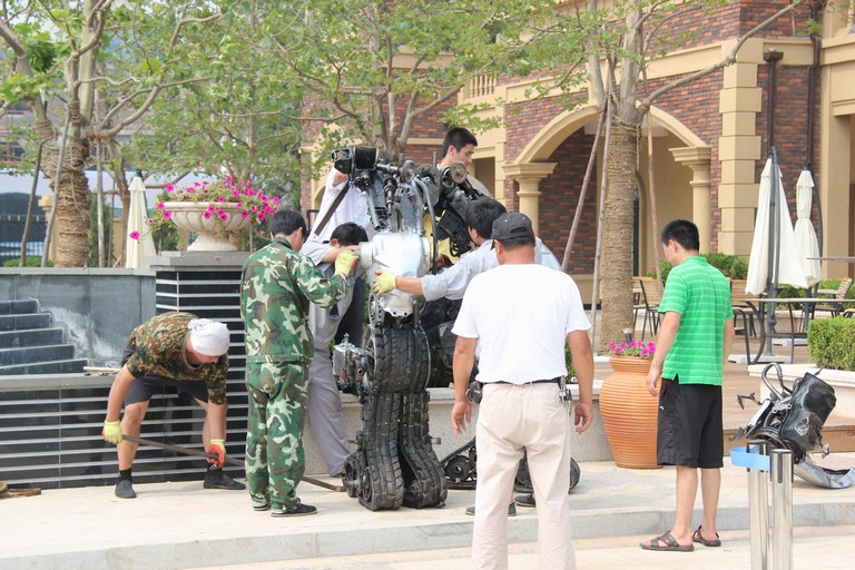 重12噸鐵藝變形金剛組裝搬運